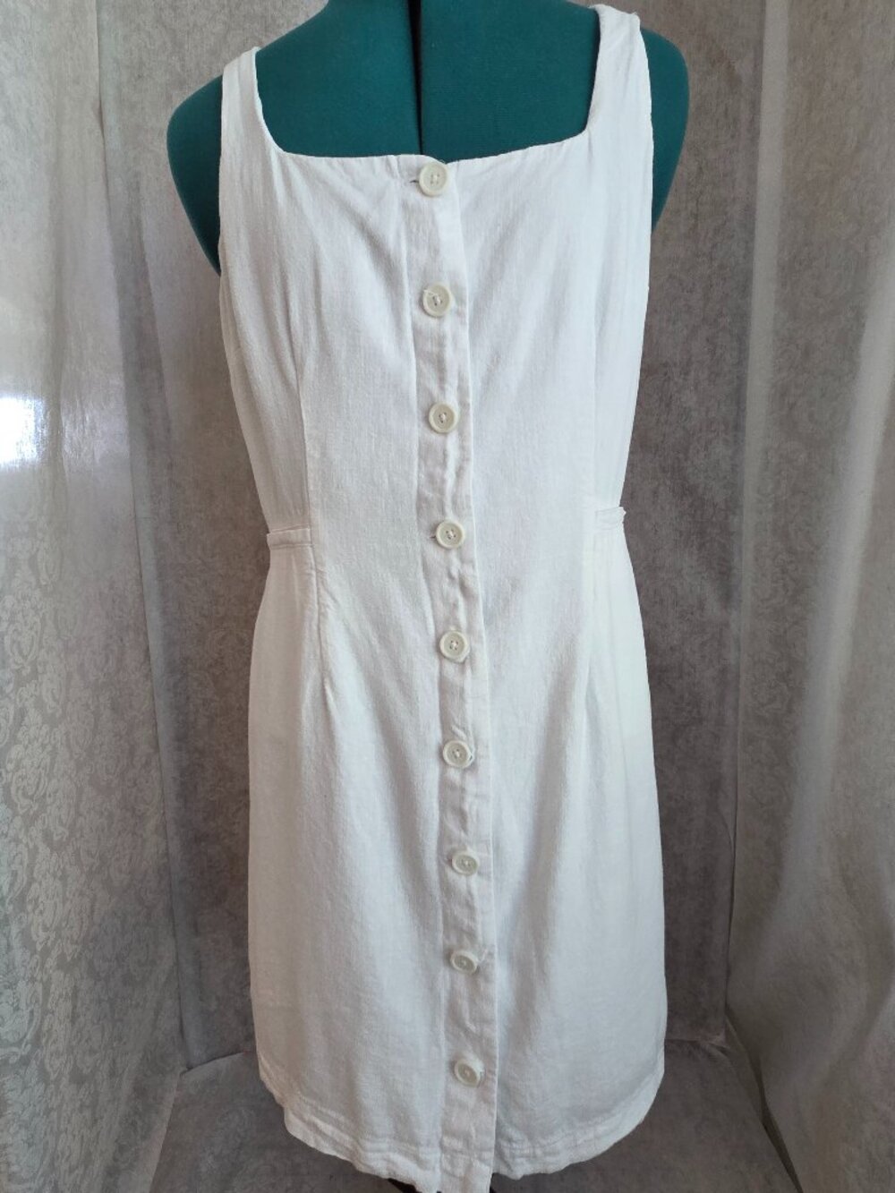 White sleeveless linen dress
